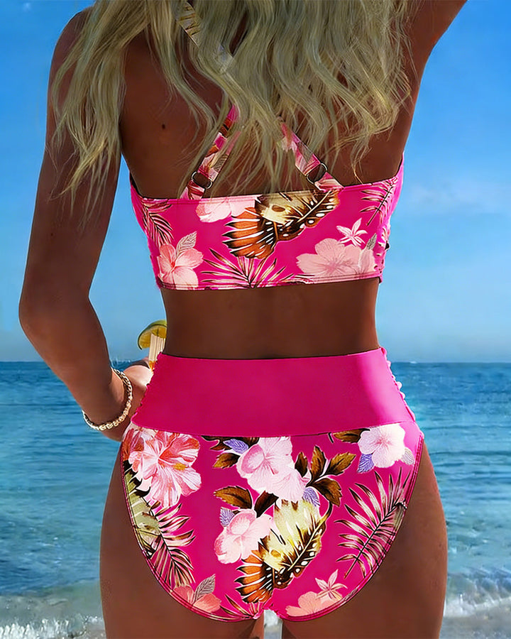 Bikini con contraste floral y abertura