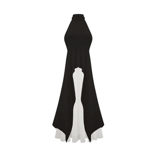 Vestido largo con cuello halter y capas de Martina Soler