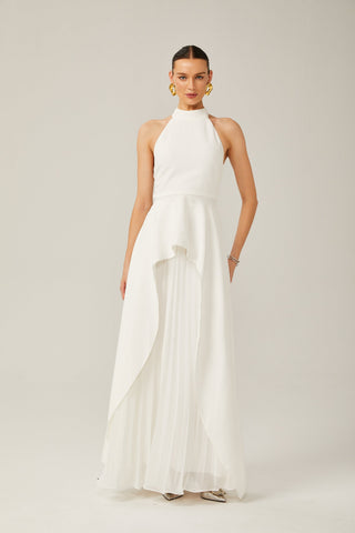 Vestido largo con cuello halter y capas de Martina Soler