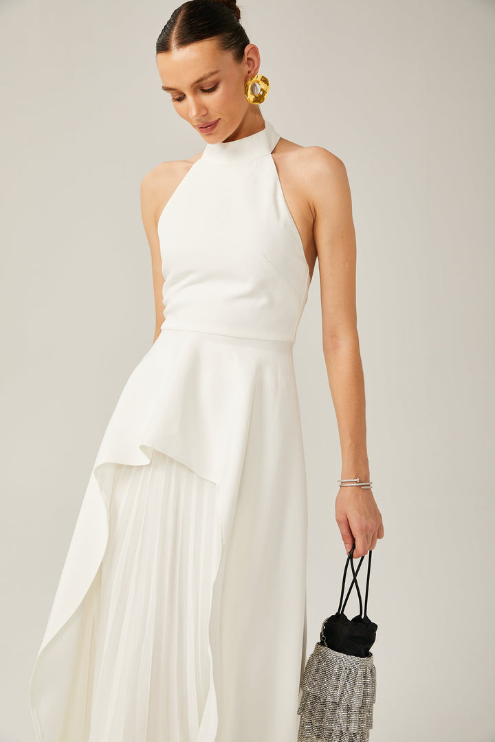 Vestido largo con cuello halter y capas de Martina Soler