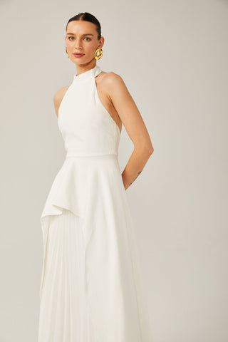 Vestido largo con cuello halter y capas de Martina Soler