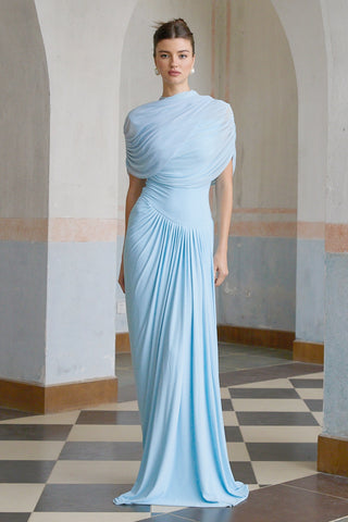 Vestido largo asimétrico plisado Catalina en azul celeste