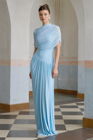 Vestido largo asimétrico plisado Catalina en azul celeste