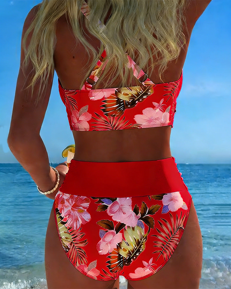 Bikini con contraste floral y abertura