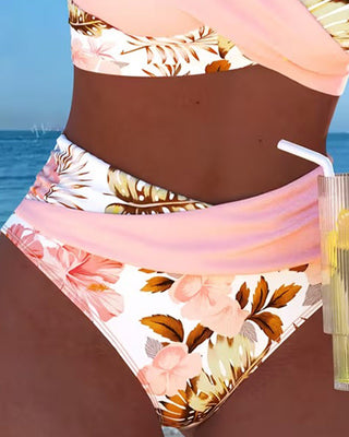 Bikini con contraste floral y abertura