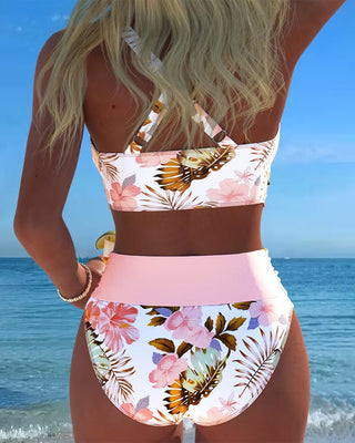 Bikini con contraste floral y abertura