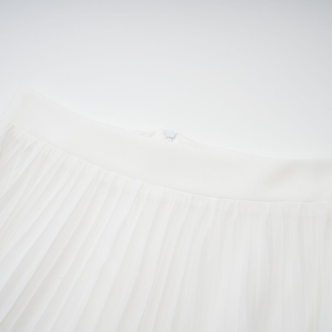 Vestido largo con cuello halter y capas de Martina Soler