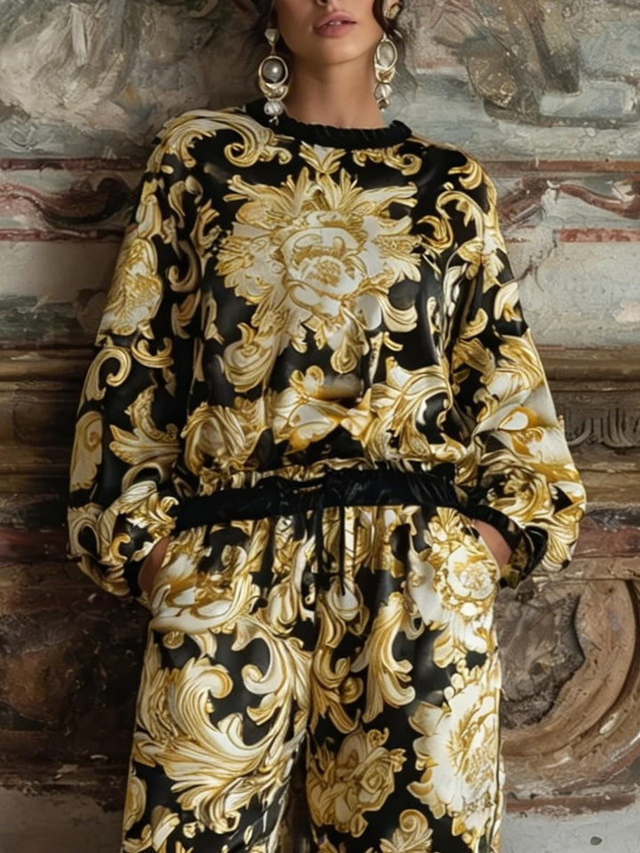 Conjunto de ropa de estar por casa con top de manga larga con estampado floral barroco y pantalones anchos.